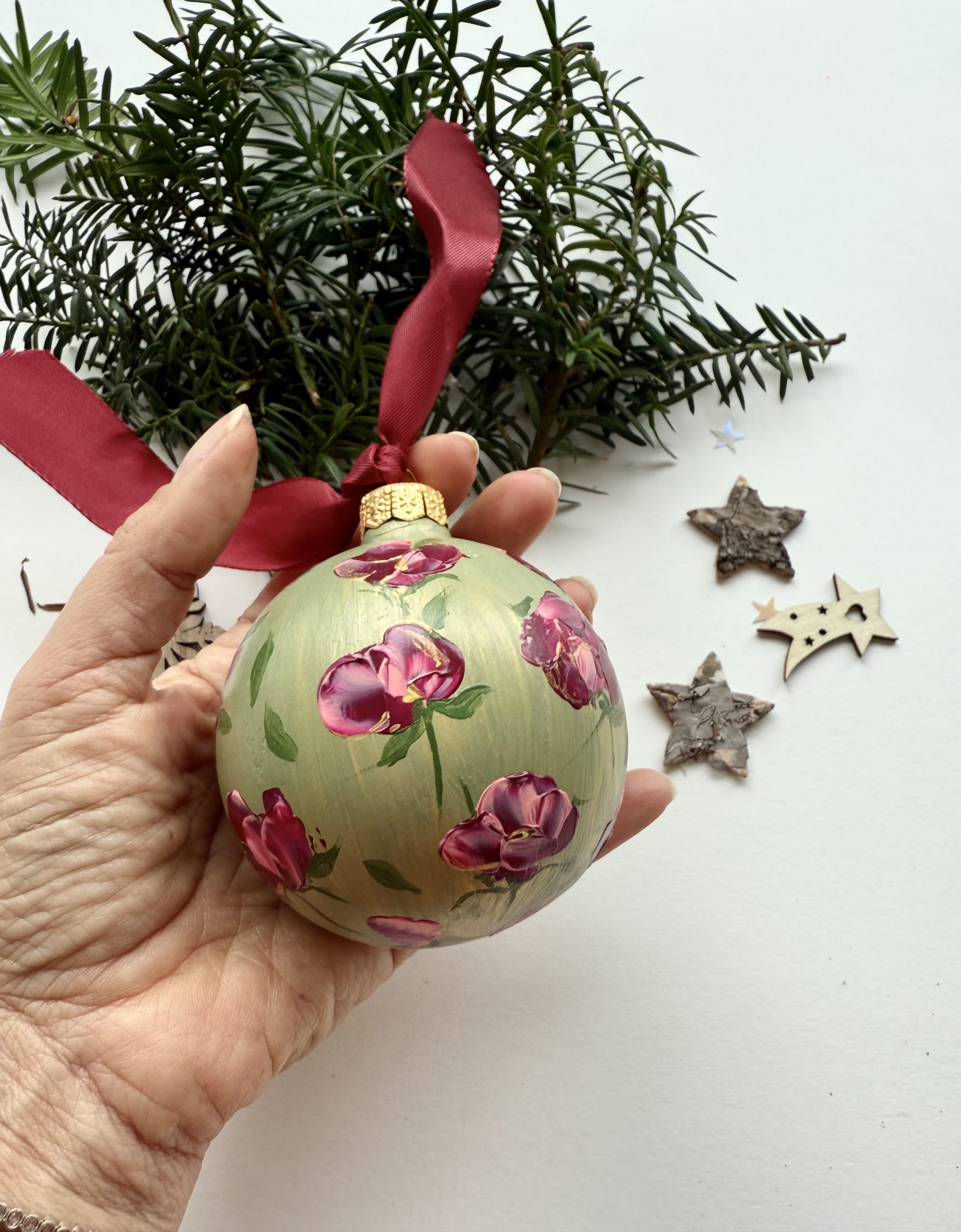 Bellezza vintage (sfera di Natale in ceramica dipinta a mano) - immagine 2