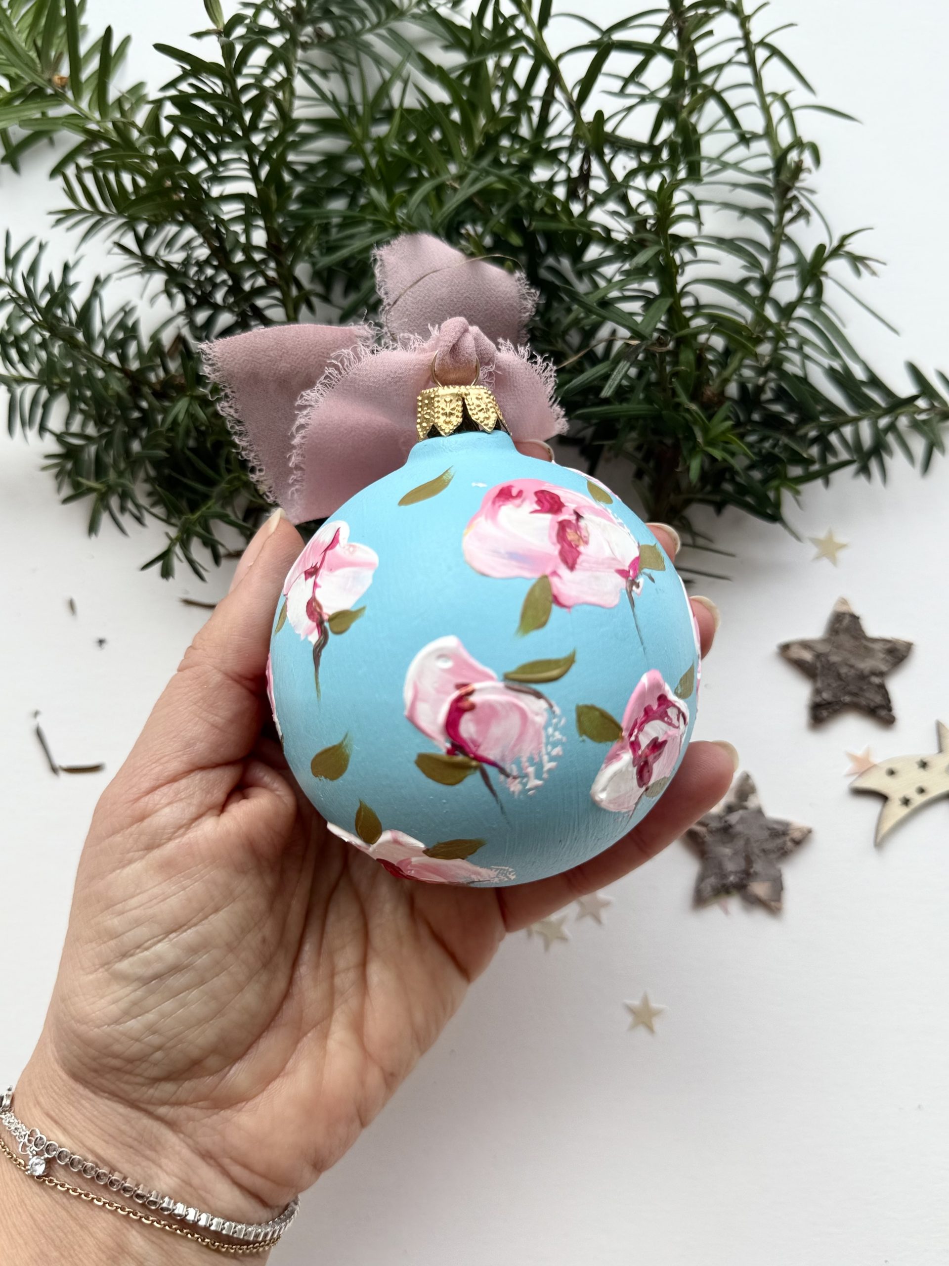 Nel cielo (sfera di Natale in ceramica dipinta a mano) - immagine 3