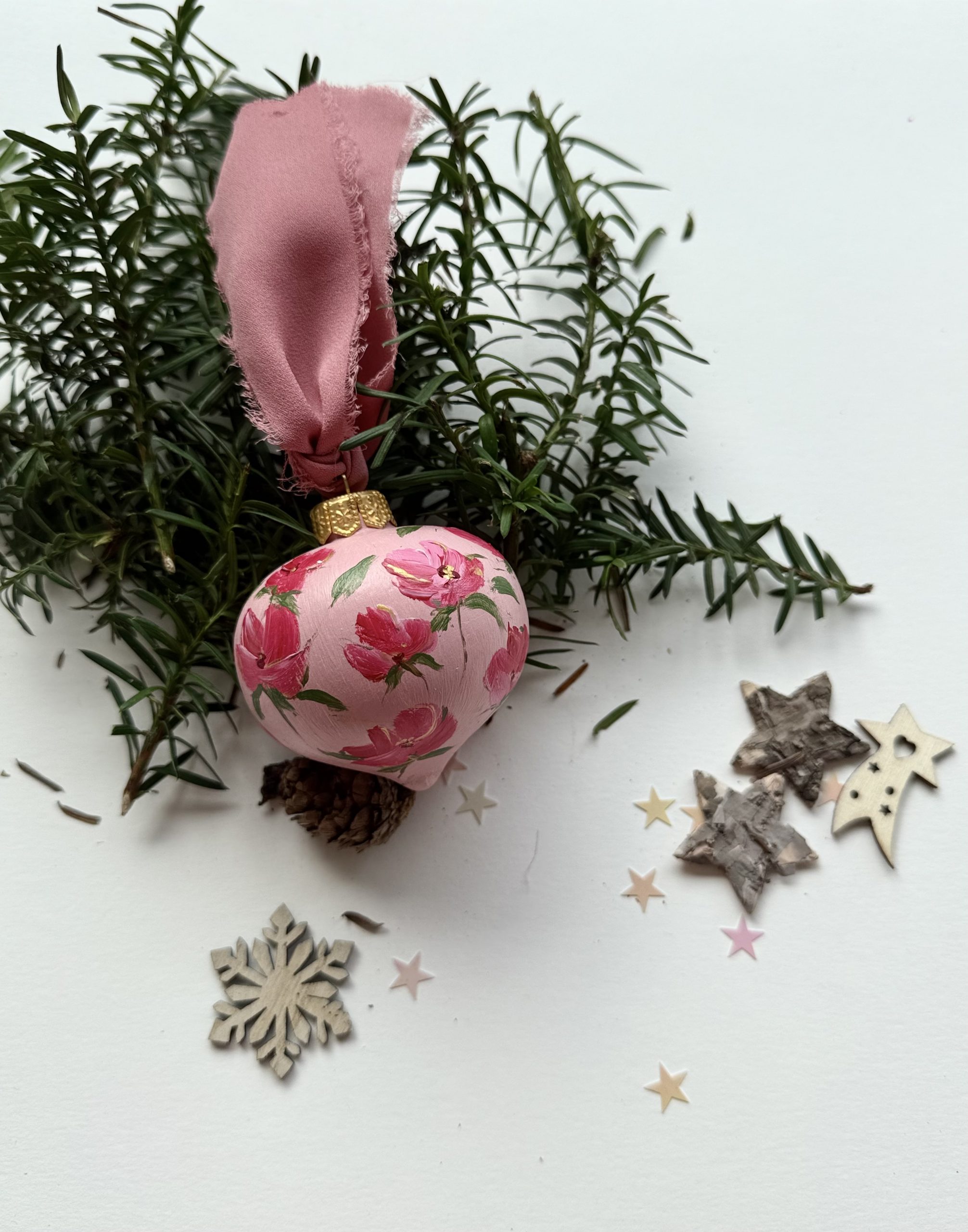 Eleganza (sfera di Natale in ceramica dipinta a mano)