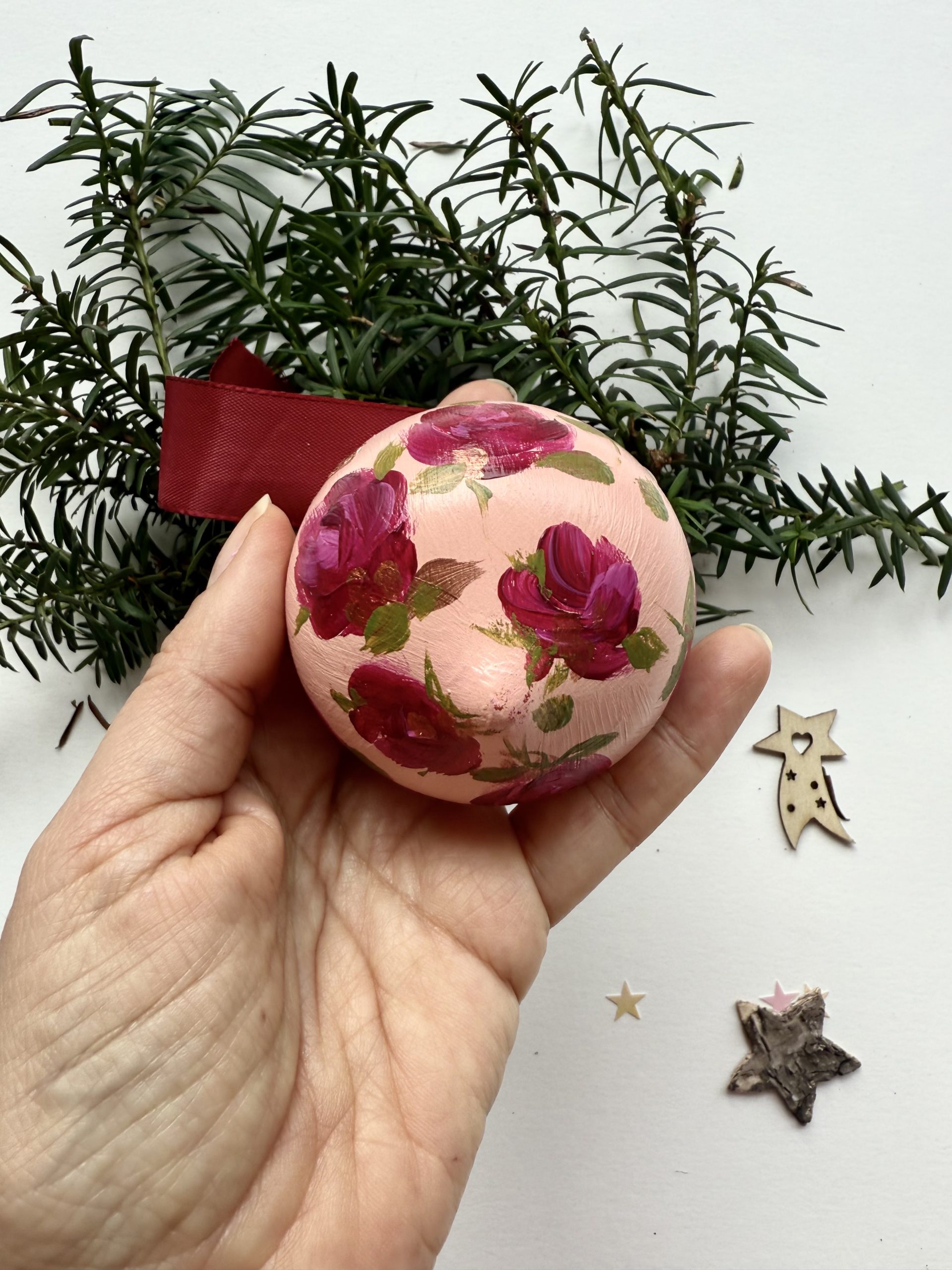 Dolce ricordo (sfera di Natale in ceramica dipinta a mano) - immagine 3