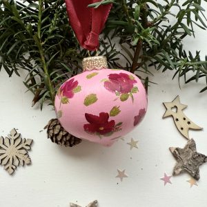 Sospiro (sfera di Natale in ceramica dipinta a mano)