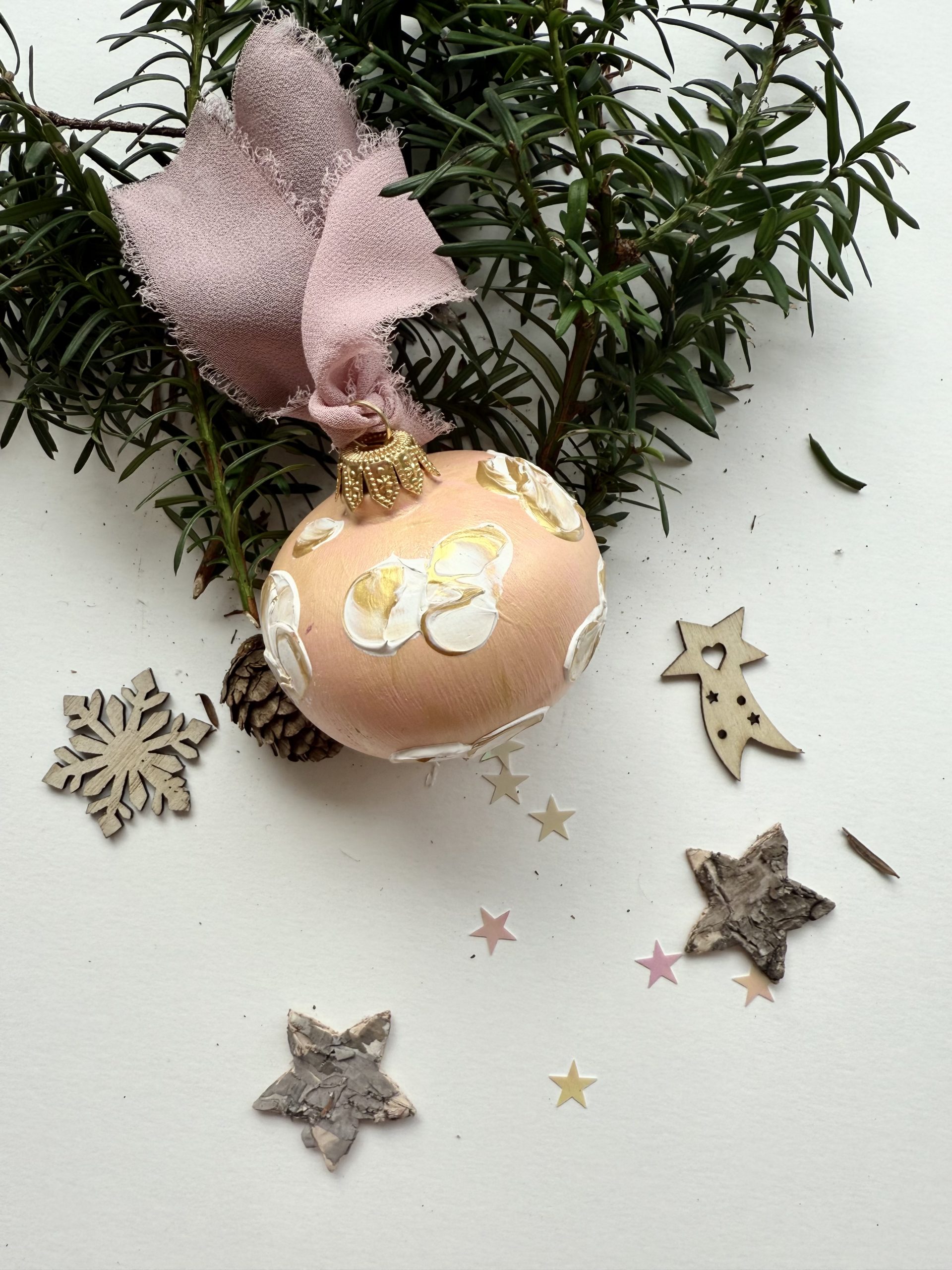 Suggestione (sfera di Natale in ceramica dipinta a mano) - immagine 2