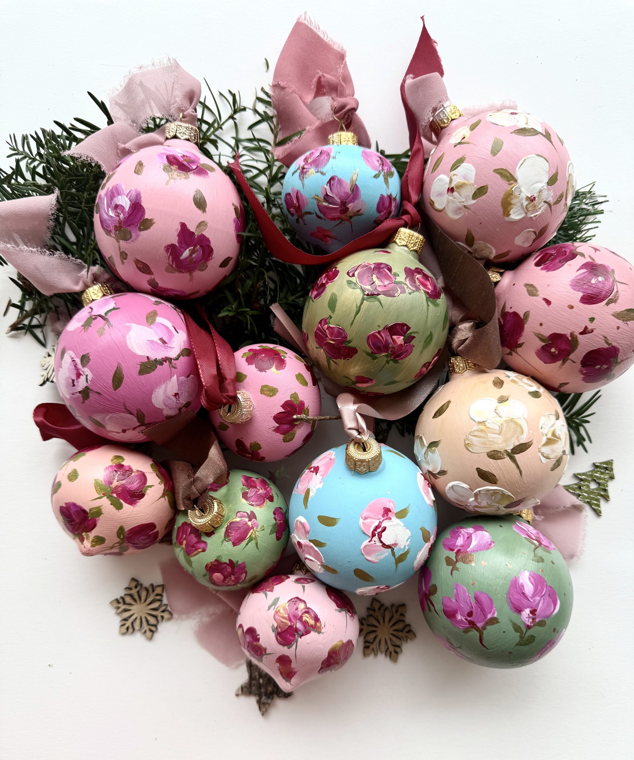 Dolce ricordo (sfera di Natale in ceramica dipinta a mano) - immagine 4