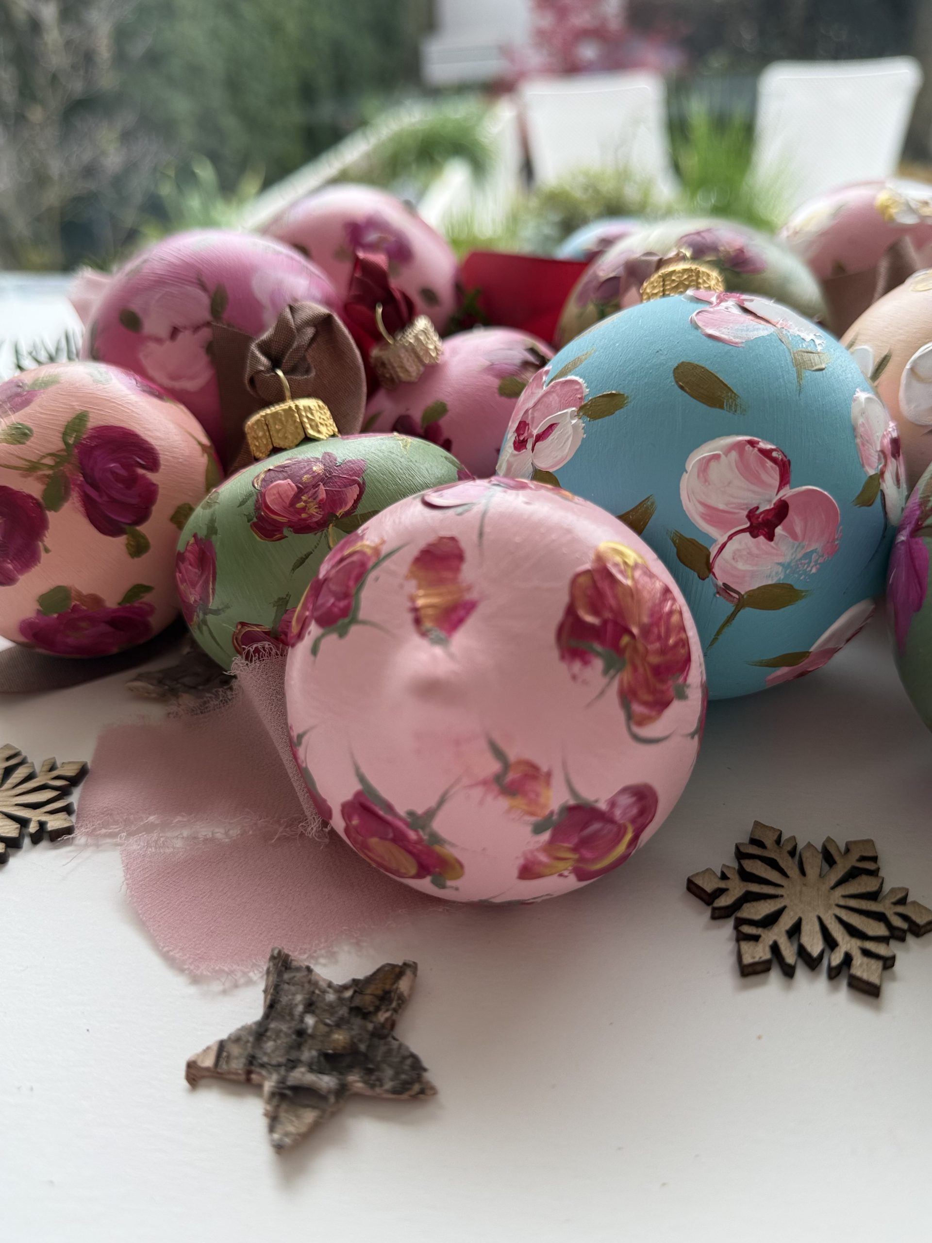 Dolce ricordo (sfera di Natale in ceramica dipinta a mano) - immagine 5